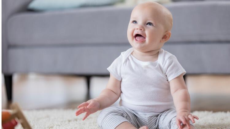 Bebekler ne zaman, kaç aylıkken oturur?  Bebeklerde destekli ve desteksiz oturma 