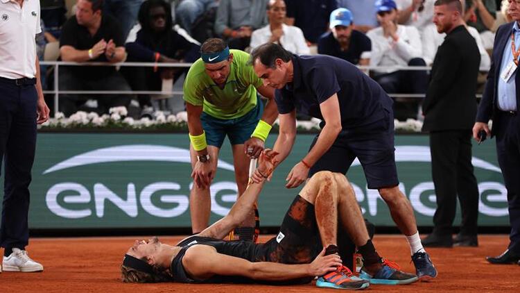 Fransa Açıkta Zverev sakatlandı, Rafael Nadal finale yükseldi