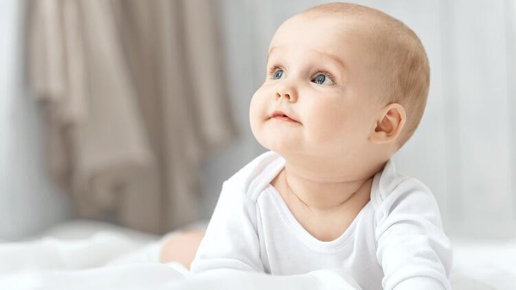Bebekler ne zaman görmeye başlar? İşte bebeklerde ay ay görme gelişimi