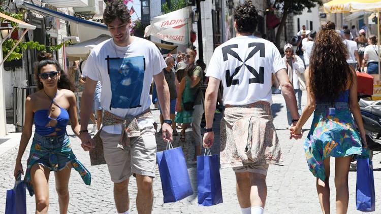 Ebru Şahin ve Cedi Osmandan düğün öncesi alışveriş Ebru Şahin ve Cedi Osmandan düğün öncesi alışveriş