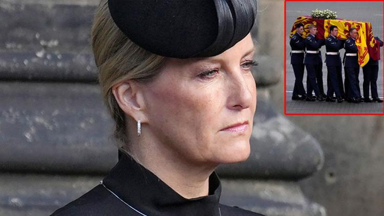 Kraliçenin kaybının acısı yüzüne kazındı: Kızı bile bu kadar yıkılmadı