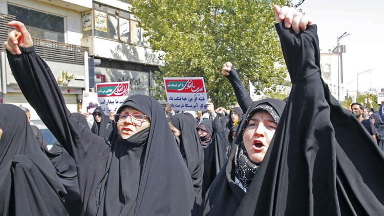 İran’da rejim yanlıları da sokağa indi: Mahsa Amini isyanında ölü sayısı 50’ye çıktı