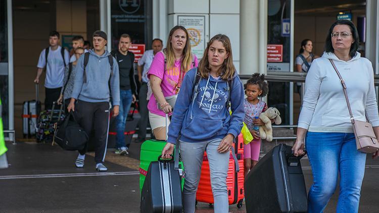 Rusya'dan Türkiye'ye charter uçuşlar Ekim sonuna kadar doldu - Son Dakika  Ekonomi Haberleri