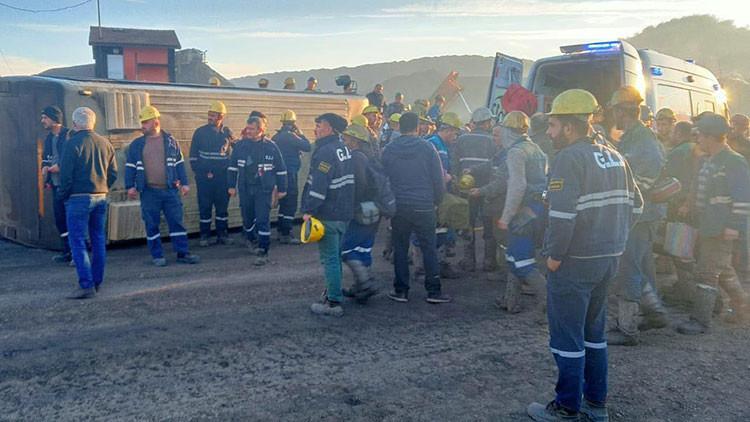 Kütahyada madencileri taşıyan servis midibüsü devrildi: 11 yaralı Kütahyada madencileri taşıyan servis midibüsü devrildi: 11 yaralı