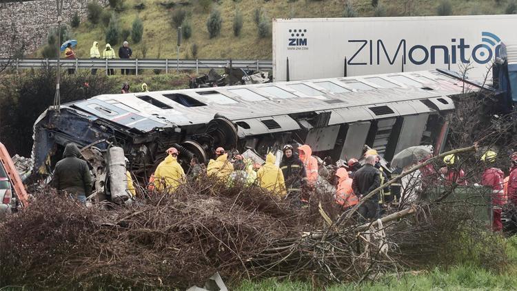 Ölümcül tren kazası tartışılıyor: Yunanistan şokta