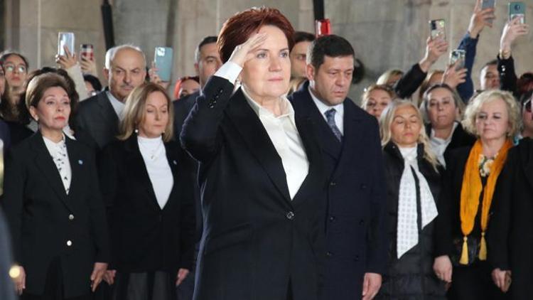 Akşener, kadınlarla Anıtkabiri ziyaret etti Akşener, kadınlarla Anıtkabiri ziyaret etti