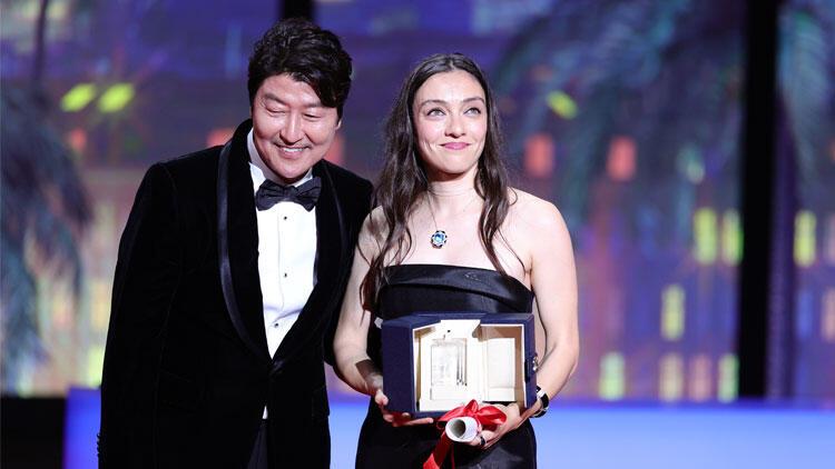 Merve Dizdar, 76. Cannes Film Festivali'nde En İyi Kadın Oyuncu ödülünü  aldı - Son Dakika Magazin Haberleri