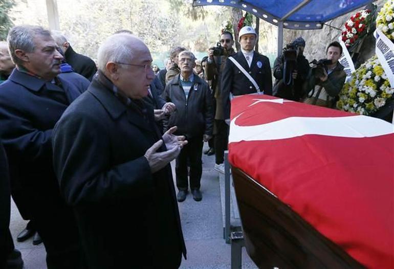 Ekrem Pakdemirli toprağa verildi
