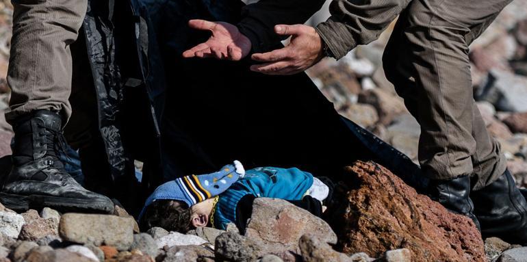 Çanakkalede yabancı uyrukluları taşıyan tekne battı: 39 ölü