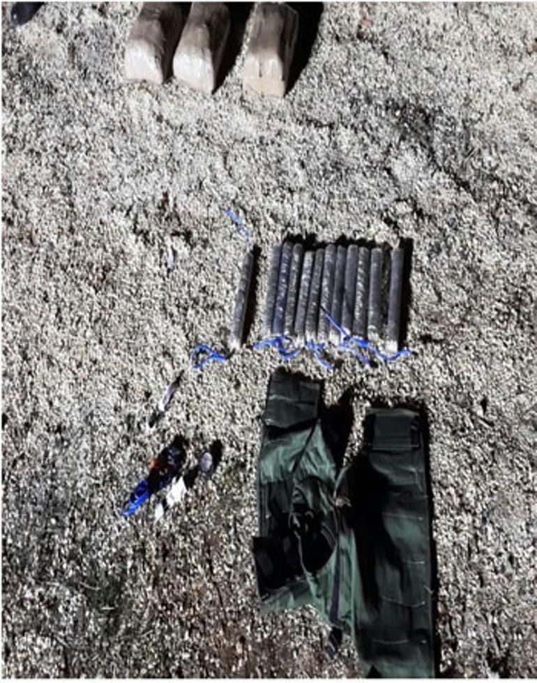 Sınırda 4 adet canlı bomba yeleği ele geçirildi