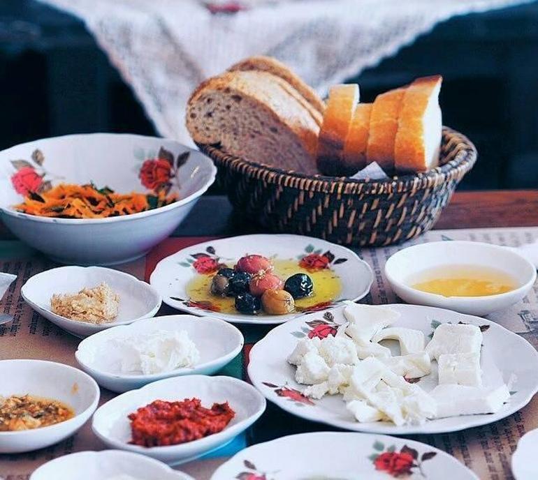Didimde Haftasonu Serpme Koy Kahvaltisi Erkinle Gez Kesfet