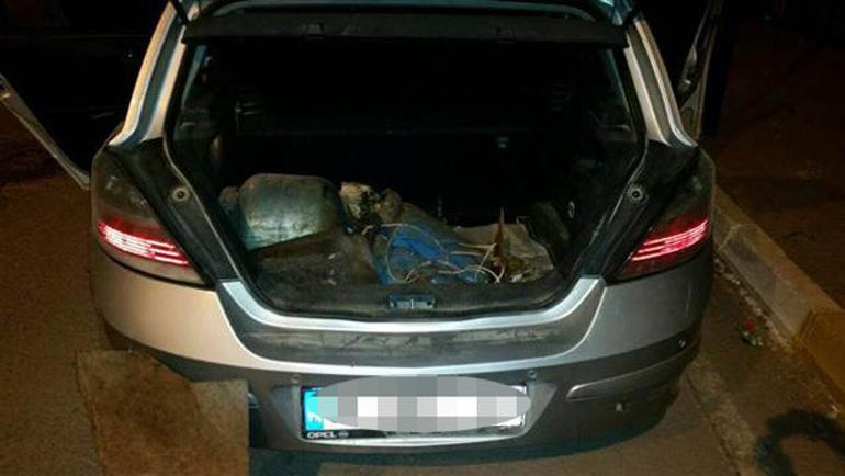 Diyarbakır Hanide bomba yüklü araç yakalandı