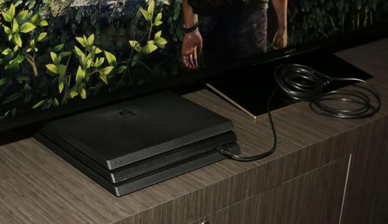 PlayStation 4 ile PlayStation 4 Pronun farkı ne