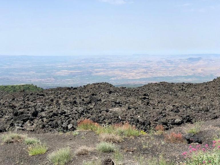 Dumani Ustunde Etna Yanardagi Nurgul Buyukkalay Kose Yazilari