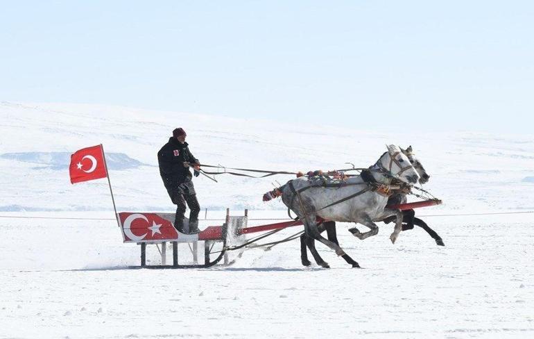 Çıldır Gölünün vazgeçilmezi: Atlı kızaklar