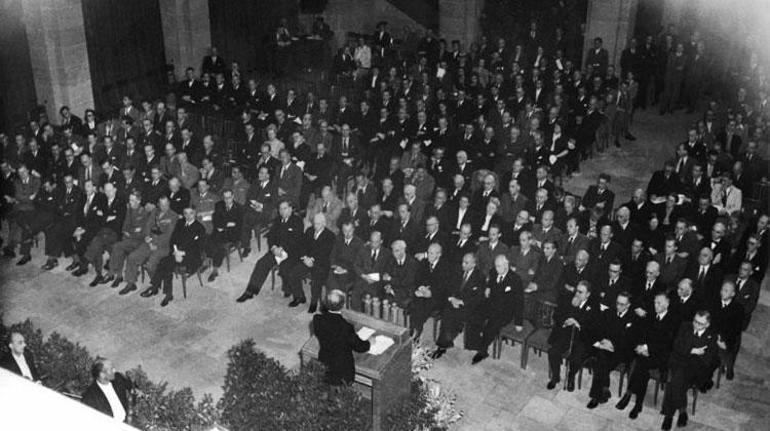 Боннская конституция 1949 г презентация