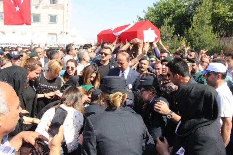 Şehit komiser yardımcısı&nbsp;Ş&uuml;kr&uuml; Can Kayadibi memleketine uğurlandı
