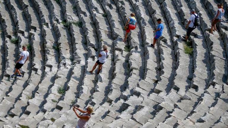 Demre'de tarım alanlarının altında tarih yatıyor