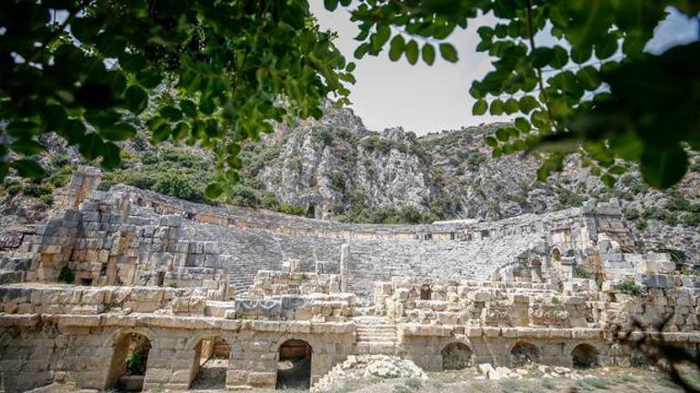 Demre'de tarım alanlarının altında tarih yatıyor