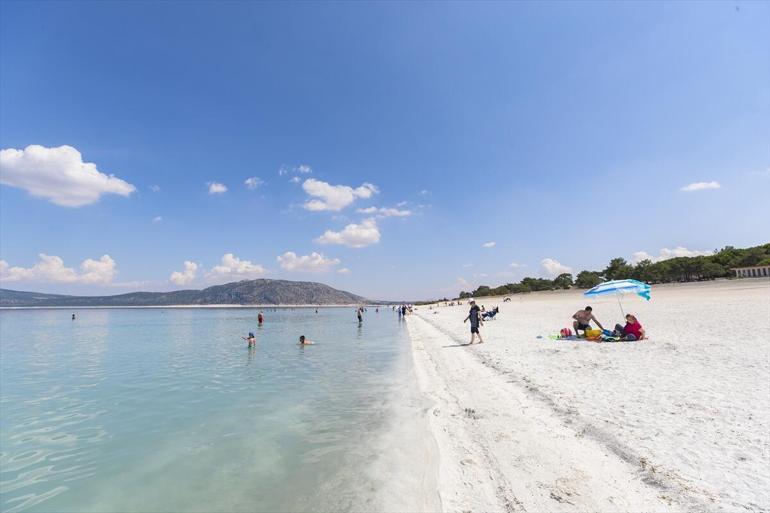 Turkuaz ile beyazın buluşma noktası Salda Gölü