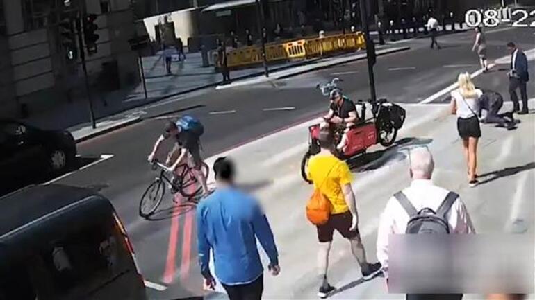 İngiliz polisi, bir yayaya kafa atan bisikletliyi arıyor