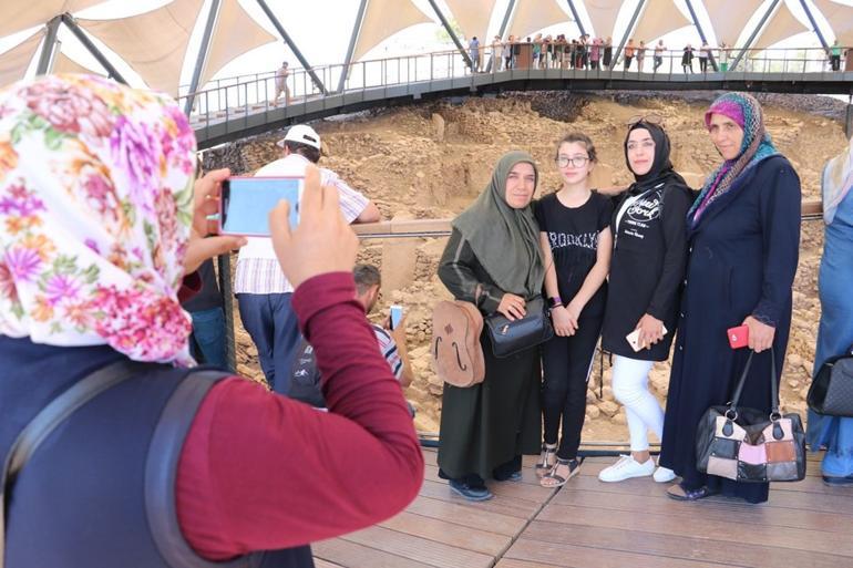 Göremedikleri Göbeklitepe'yi dinleyerek gezdiler