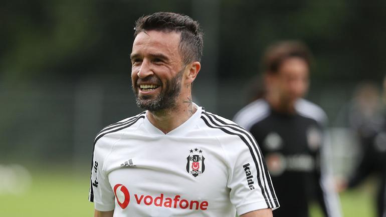 Gökhan Gönül'den 1 yıllık imza! Beşiktaş...