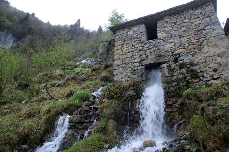 Giresun'da doğa harikası 'Yedi Değirmenler' turistlerin akınına uğruyor