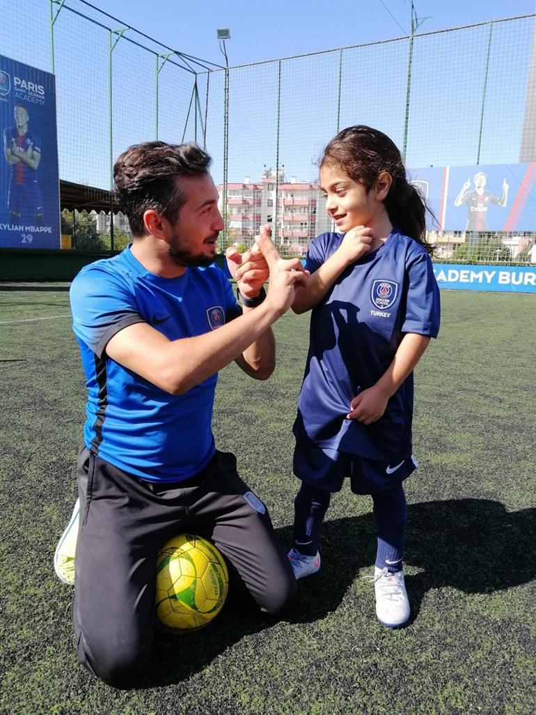 5 yaşındaki fenomen Arat Hosseini Galatasaray forması giydi