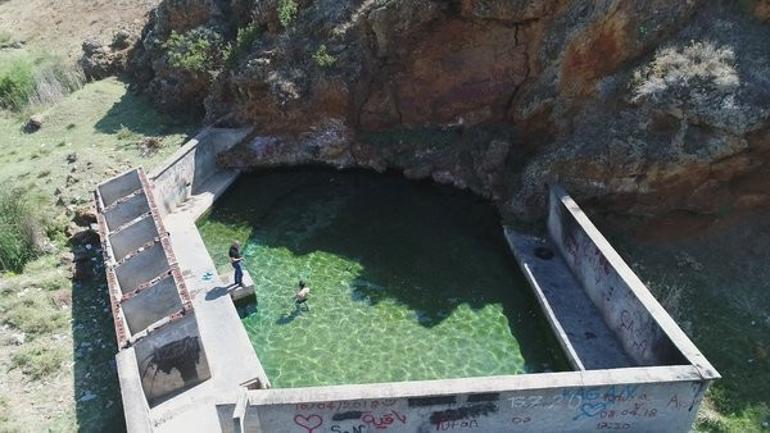 Doğa harikası hamam keşfedilmeyi bekliyor