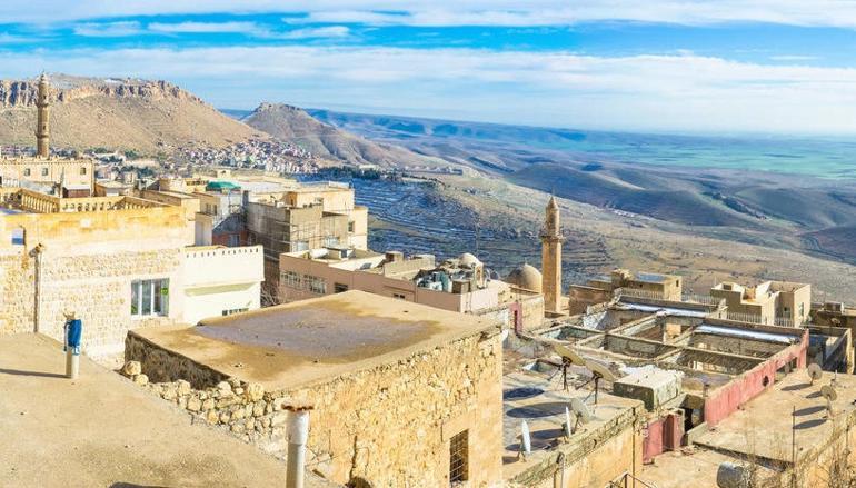 Sıcakların düşmesi ile birlikte turistler Mardin'e akın etmeye başladı