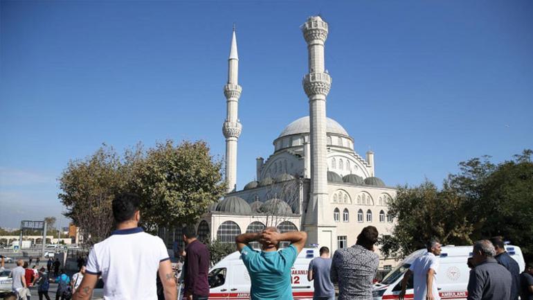 Avcılar’da minarenin yıkılma anı kamerada