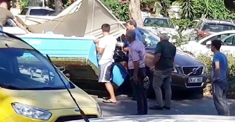 Antalya’nın Kaş ilçesinde meydana gelen trafik kazasında vagonla taşınan tekne, otomobilin üzerine devrildi. ile ilgili görsel sonucu