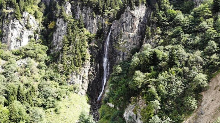 Trabzon'da 120 metre yükseklikten akan gizli cennet: Aytaş Asmasu Şelalesi