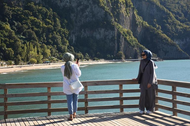 80 milyon yıllık lav sütunlarına turist ilgisi