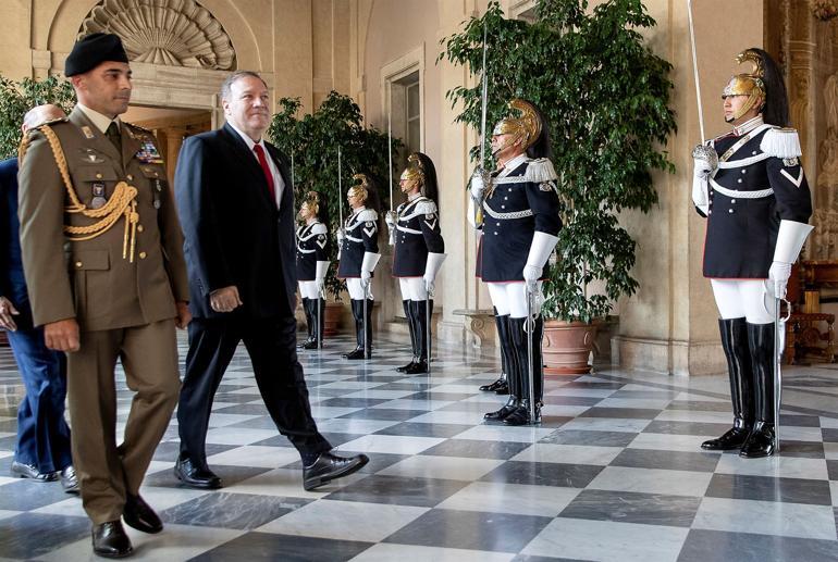 Pompeo'ya peynirli protesto!