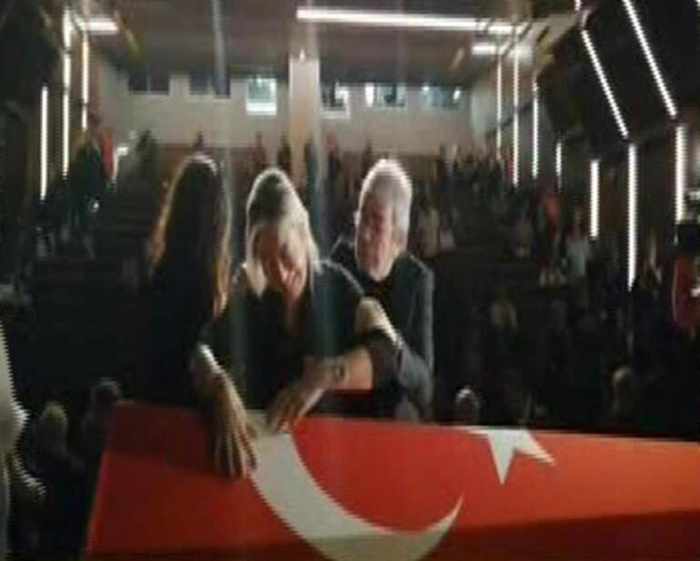 Son dakika: Gözyaşları sel oldu Tarık Ünlüoğlu son yolculuğuna uğurlanıyor