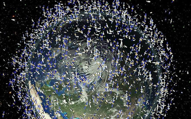 Uzayda biriken çöpler bilim insanlarını kara kara düşündürüyor