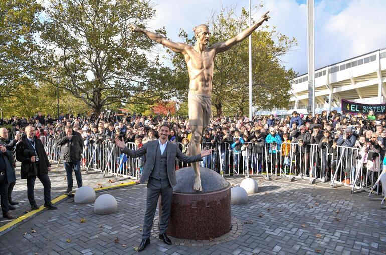 Ibrahimovic'in heykeli dikildi