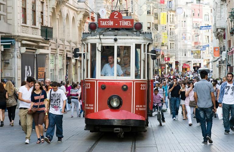 Batılı turistlerin İstanbul'a ilgisi artıyor