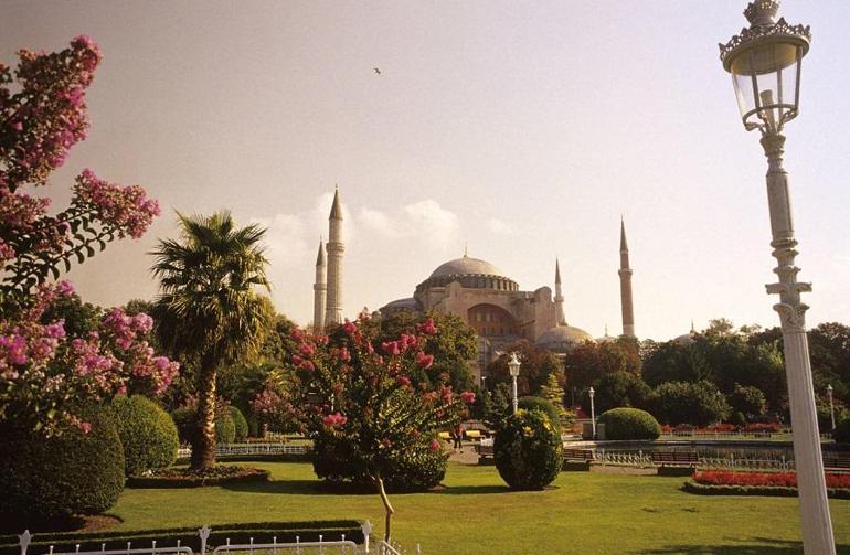 Ayasofya 12 yılda 31 milyon kişinin ziyaret etmesiyle birçok ülke nüfusunu geride bıraktı