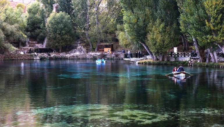 'Doğal akvaryum' Gökpınar Gölü'nde sonbahar güzelliği