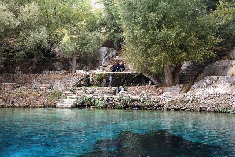 'Doğal akvaryum' Gökpınar Gölü'nde sonbahar güzelliği