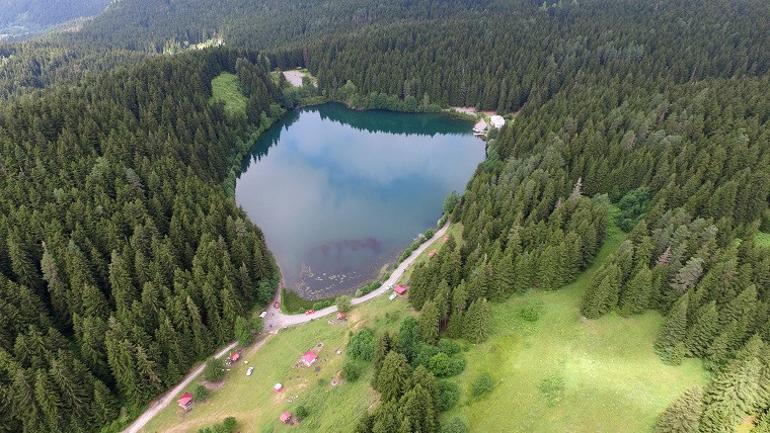 Artvin’in Karagölleri ziyaretçi akınına uğruyor