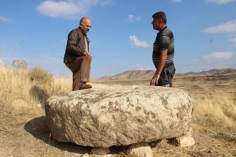 Tarlada gömülü 150 yıllık değirmen taşı bulundu