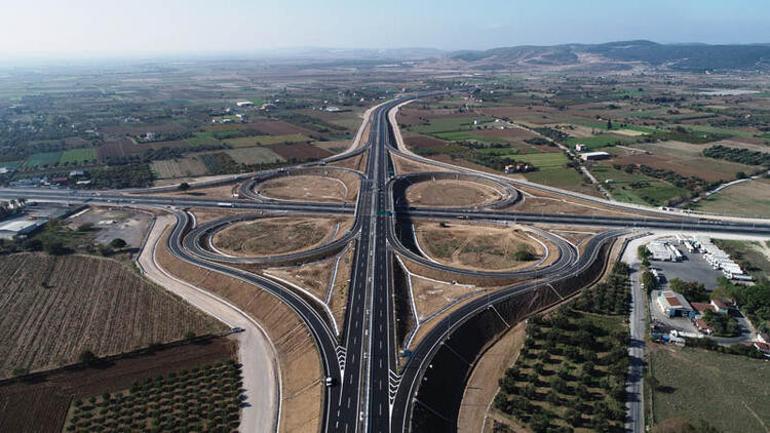 Saat 00.01'de açıldı... 50 km otoyol, 40 km bağlantı yolu...