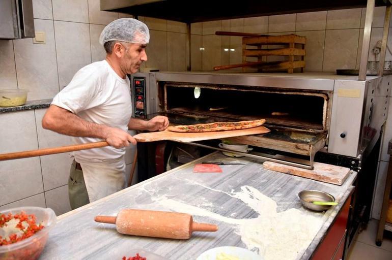 Bu pideyi yemek için kilometrelerce yol geliyorlar