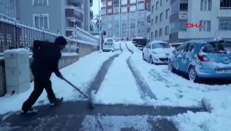 Son dakika... Erzurum güne kar sürprizi ile uyardı