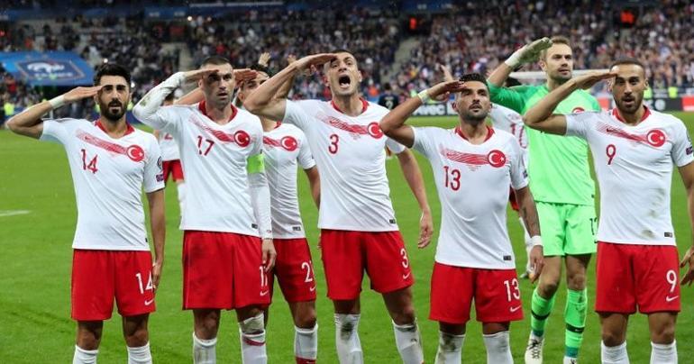 İzlanda maçı öncesi flaş karar! UEFA'ya inat asker selamı...