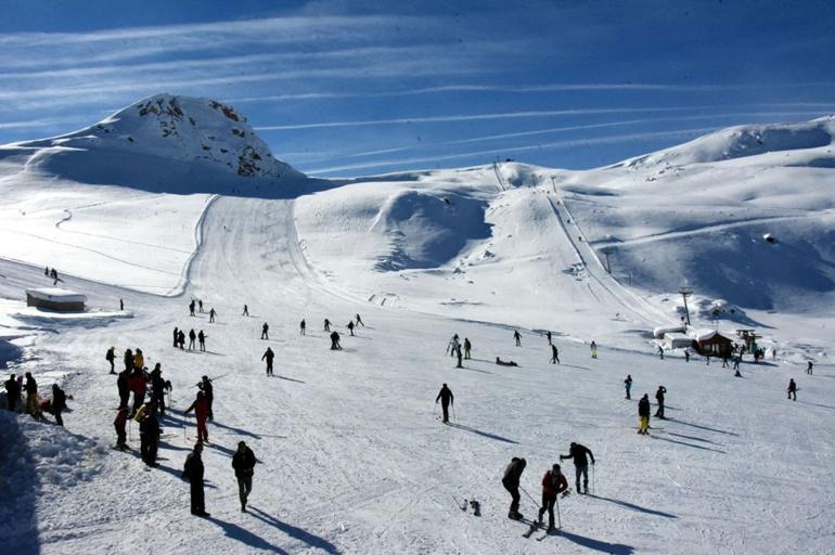 Hakkari kayak tutkunlarını bekliyor